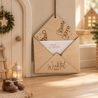 Wichtelbriefkasten aus Holz als Weihnachtsdekoration im Kinderzimmer für die tägliche Wichtelpost
