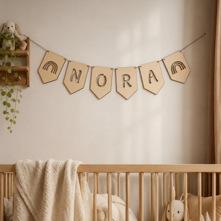 Wimpelkette aus Holz, personalisiert