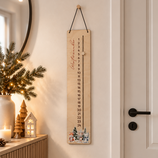 Weihnachts-Countdown aus Holz mit Schiebestern als Weihnachtsdekoration in einem modernen weihnachtlich eingerichteten Flur.