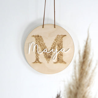 Rundes Holzschild mit Name – natürliche Kinderzimmer Deko personalisiert
