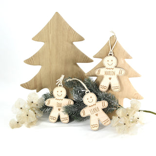 Personalisierte Lebkuchenmännchen aus Holz mit Gravur – Weihnachtsanhänger mit Namen Ida , Liana & Marlon, handgefertigte Deko für Tannenbaum oder Geschenkverpackung. Liebevoll dekoriert