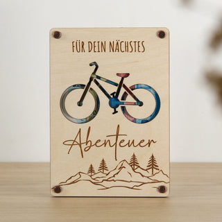 Geldgeschenk Fahrrad aus Holz mit Berglandschaft und Fahrradmotiv