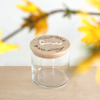 Personalisierte Vorratsdose aus Glas mit Holzdeckel und Blumen Gravur. Geschenkidee zu Muttertag, Vatertag oder als kleines Dankeschön