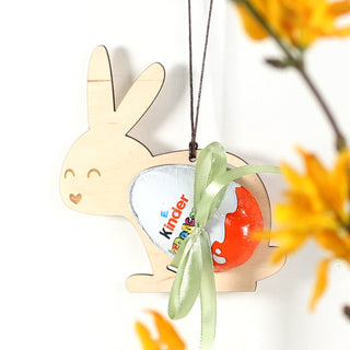 Oster-Anhänger aus Holz in Hasenform mit Schleife und integriertem Ü-Ei als kreative Geschenkidee für das Osternest