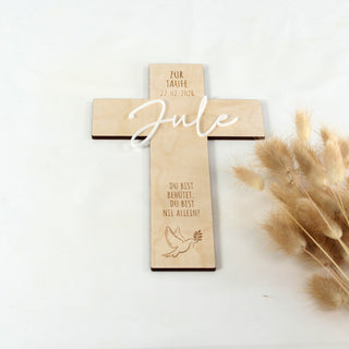 Holzkreuz mit Wunschgravur zur Taufe oder Kommunion, 3D-Namensschriftzug und Segensspruch