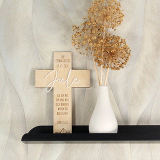 Holzkreuz mit Wunschgravur zur Taufe oder Kommunion, 3D-Namensschriftzug und Segensspruch