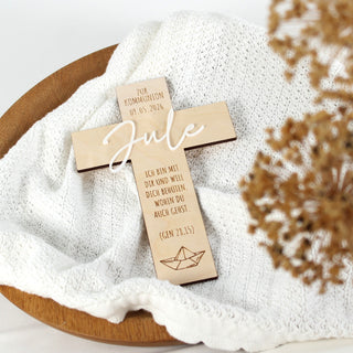 Personalisiertes Kreuz zur Taufe oder Erstkommunion mit hochwertiger Lasergravur