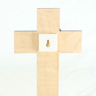 Praktische Wandhalterung für das personalisierte Kreuz zur Kommunion. Weiß aus Kunsstoff mit Aussparung für Nagel oder Schraube.