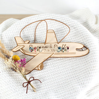 Kreative Geldgeschenk Verpackung Hochzeit Flugzeug aus Holz mit Gravur der Namen des Brautpaares und dem Hochzeitsdatum