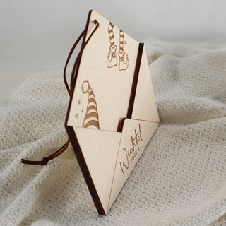 Kleiner Holzbriefkasten für die Wichteltür zum Austauschen von Briefen zwischen Wichtel und Kind